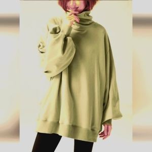 NWT Whisper Oversized Turtleneck Sweatshirt (Celery Green) - LIT Activewear